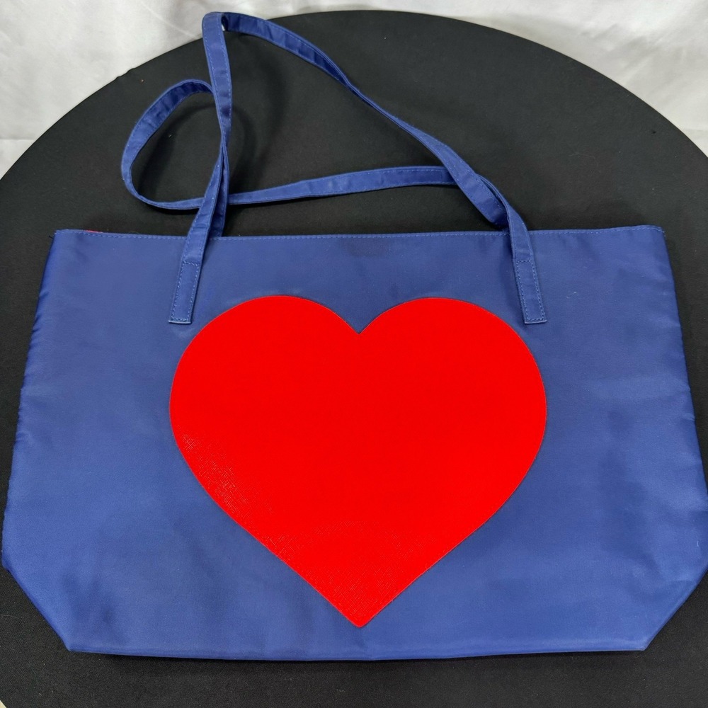 NWOT Avon Love At First Kiss Heart Aglow Navy Red Tote.‎